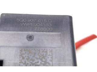 Блок предохранителей 5Q0937615C Skoda Octavia Mk3 (5E)