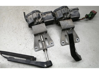 Моторчик стеклоочистителя 0390205949, 0390205948    Saab 9-5