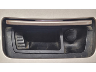 Передняя пепельница