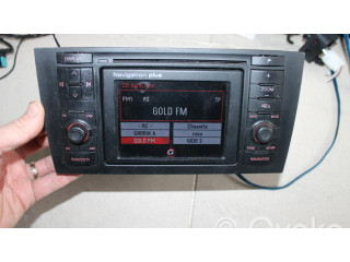 Радио/ проигрыватель CD/DVD / навигация