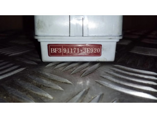 Блок предохранителей 911713E920   KIA Sorento    