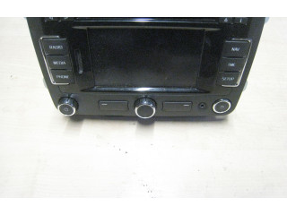 Радио/ проигрыватель CD/DVD / навигация