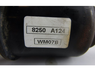 Моторчик дворников 8250A124    Mitsubishi L200