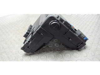 Блок предохранителей 30682981 Volvo S60