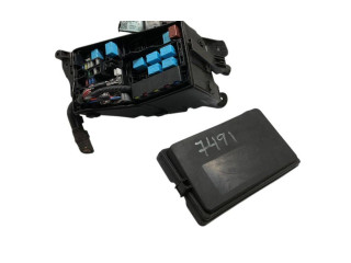 Блок предохранителей  7154395130   Lexus IS 220D-250-350    