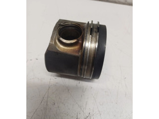 Píst 04L110 BMW X5 F15