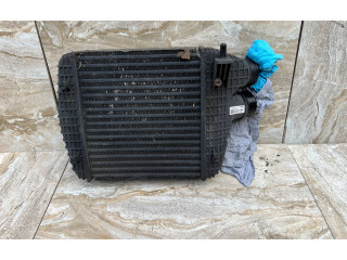 Радиатор интеркулера 670035636, 16484793 Maserati Levante