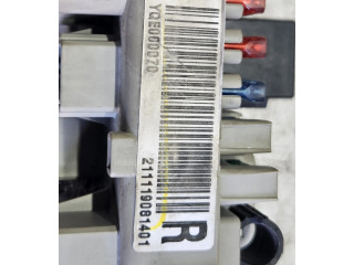 Блок предохранителей YQE000070, 211119081401 Rover 45