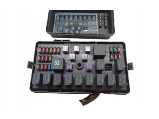 Блок предохранителей 05064053AJ Dodge Nitro