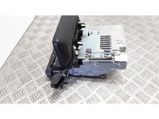 Радио/ проигрыватель CD/DVD / навигация