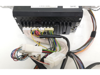 Радио/ проигрыватель CD/DVD / навигация