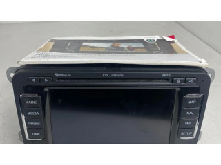 Радио/ проигрыватель CD/DVD / навигация