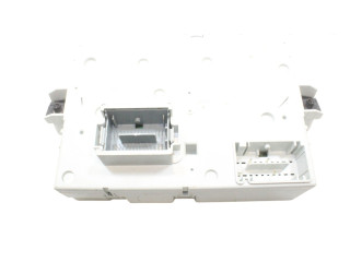 Блок предохранителей Jeep Cherokee