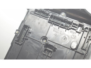 Блок комфорта 156745400B, 149784800E Tesla Model 3