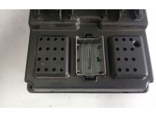 Блок предохранителей 30765646   Volvo V70    