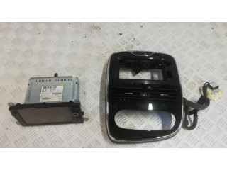 Радио/ проигрыватель CD/DVD / навигация