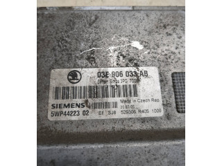 Блок управления двигателя 03E906033AB, 5WP4422302   Skoda Fabia Mk2 (5J)