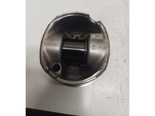 Píst 04L110 BMW X5 F15