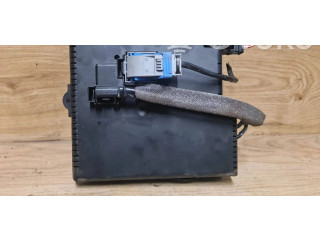 Блок предохранителей  8688264   Volvo V70    