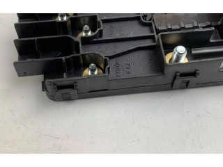 Блок предохранителей 2115452601 Mercedes-Benz R W251