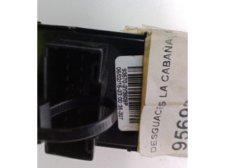 Ручка стеклоочистителей 935702Y3609P   Volvo C30