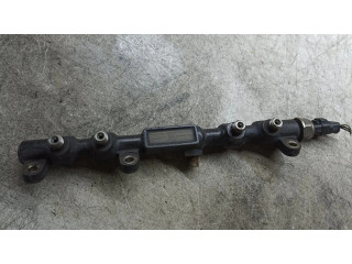 Топливная рампа R9144Z050B Ford Mondeo Mk III 2.0