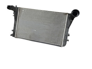 Интеркулер  1K0145803CD   Volkswagen Golf VI 