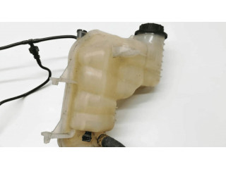 Расширительный бачок охлаждающей жидкости