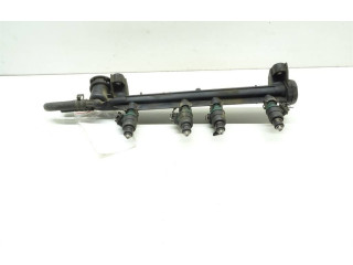 Топливная рампа 037906031AA   Audi A3 S3 8L  