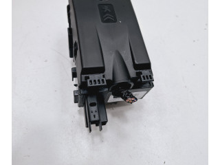 Pojistková skříňka 9812661980 Peugeot 208 2023