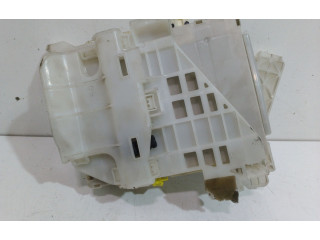 Pojistková skříňka Řídící jednotka BSM 8273047510 Toyota Prius (XW30) 2013
