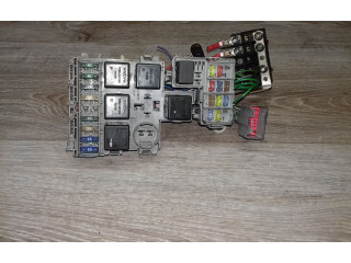 Блок предохранителей 8690698   Volvo V70    