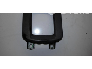 Радио/ проигрыватель CD/DVD / навигация