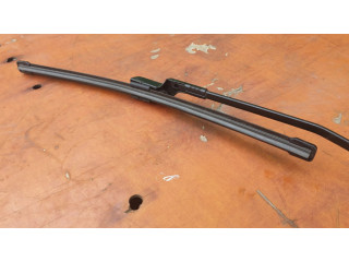 Стеклоочиститель лобового стекла