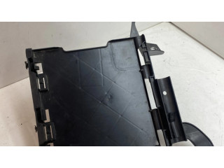 Другая деталь отсека двигателя