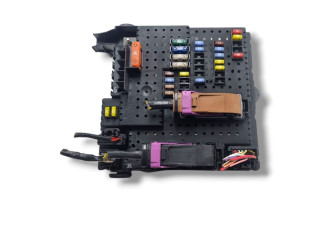 Блок предохранителей 28017881, 30728512   Volvo V70    