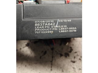 Блок предохранителей Mitsubishi Outlander