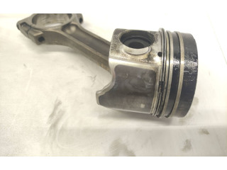 Поршень 7701476499, 7701476250 Renault Trafic II (X83)