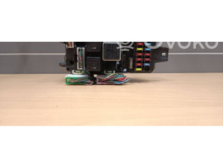 Блок предохранителей MB953355 Mitsubishi Carisma