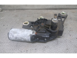 Двигатель стеклоочистителя заднего стекла 8L0955711B   Volkswagen PASSAT B5