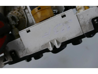 Блок управления климат-контролем    Mazda 323 F