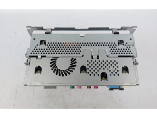 Радио/ проигрыватель CD/DVD / навигация