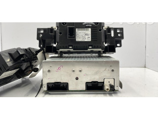 Радио/ проигрыватель CD/DVD / навигация