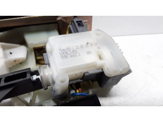 Замок капота двигателя