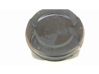 Píst 11257613626 BMW X6 E71 pro benzínový motor 4.4