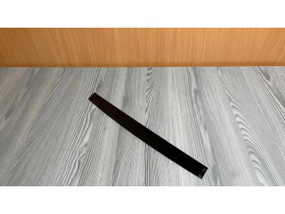 Другая деталь отделки пере́дней дверей