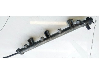 Vstřikovací lišta Toyota Avensis T220 pro benzínový motor 2.0