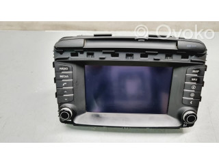 Радио/ проигрыватель CD/DVD / навигация