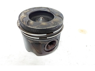 Píst Mercedes-Benz R W251 642872