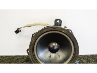 Громкоговоритель (громкоговорители) в передних дверях